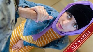 Türbanlı Masum Liseliye Sikişmeyi Öğrettim